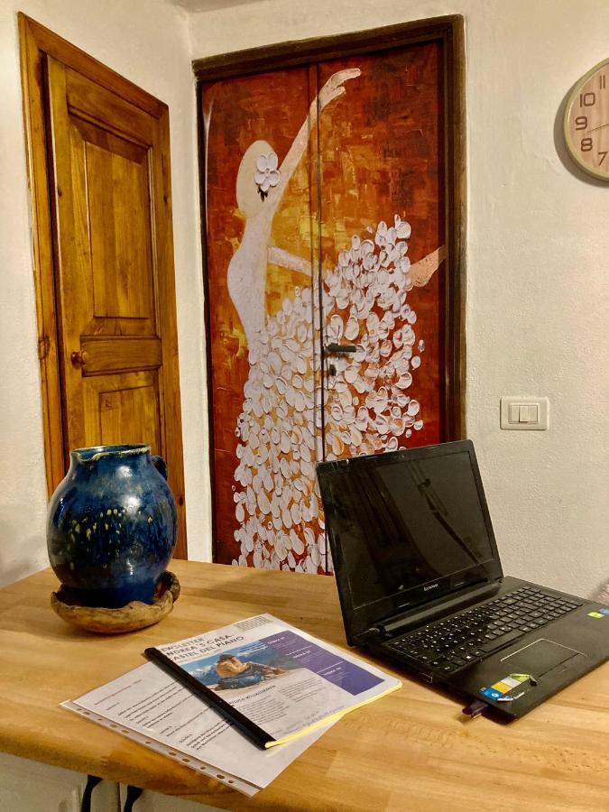 Andrea'S Nido Apartment Кастел дел Пиано Екстериор снимка