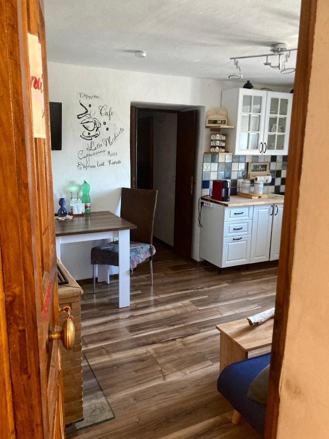 Andrea'S Nido Apartment Кастел дел Пиано Екстериор снимка