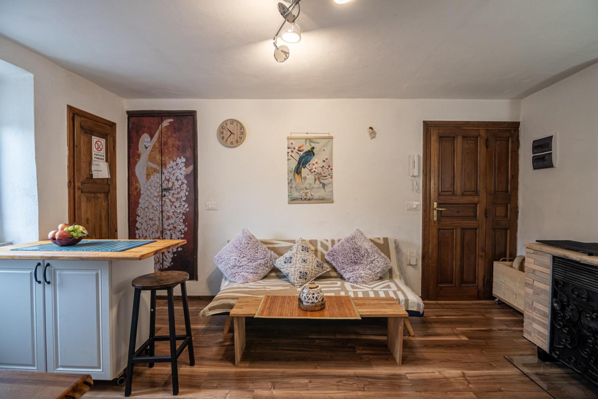 Andrea'S Nido Apartment Кастел дел Пиано Екстериор снимка